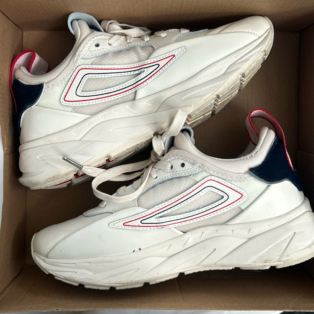 FILA, Amore Sneakers, Size 8.5